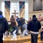 Video: Trifulca en plena iglesia EE.UU. cuando hombre quiso agredir sacerdote