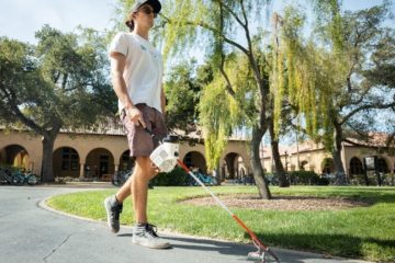 Crean bastón inteligente para invidentes capaz de aumentar en 18% velocidad de caminata de quien lo usa